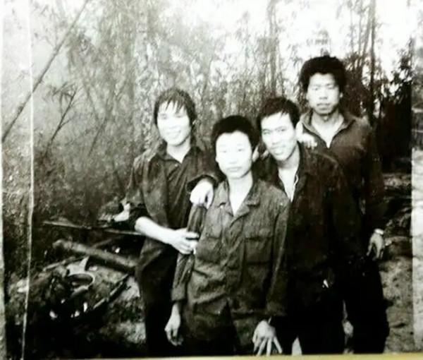 英雄梁嶺在老山戰役中犧牲後，戰友在他身上發現一首華麗的遺詩