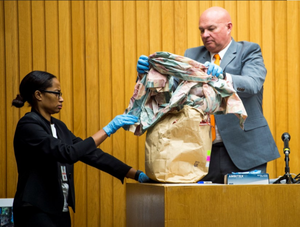 2007年美國情侶被綁架姦殺，女生被悶死在垃圾桶，男生死後遭焚屍