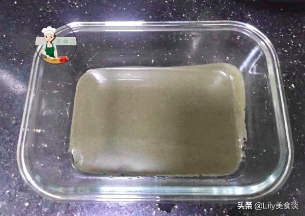 夏天，這蒸糕常做給家人吃，一拌一蒸，爽滑筋道香甜，營養不上火