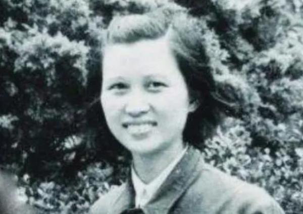 1970年粟裕參觀諾曼底遺址，問了4個問題，把法國專家問懵了