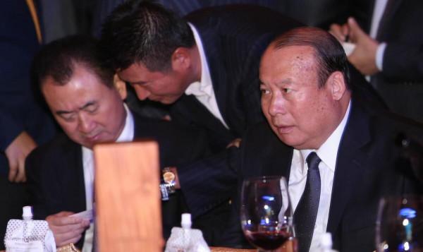 山東首富資助王健林25億,控股公司是李嘉誠2倍,卻欠下2000億 山東首富資助王健林25億,控股公司是李嘉誠2倍,卻欠下2000億