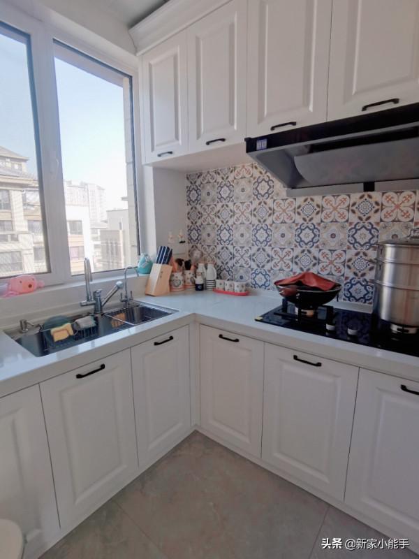 她家最頂層上下兩層的新房，很有空間感，露天陽臺做花園真羨慕