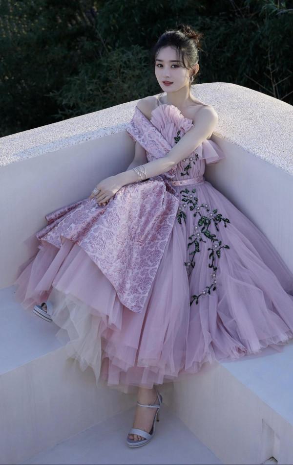 趙麗穎粉色公主裙穿上恨天高美麗動人