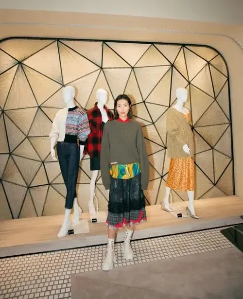 小黑靴OUT了！今冬「這雙鞋」超火爆，時髦精都愛它