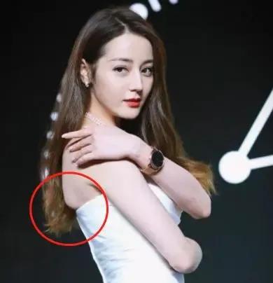 熱巴的“蝴蝶骨”美絕了