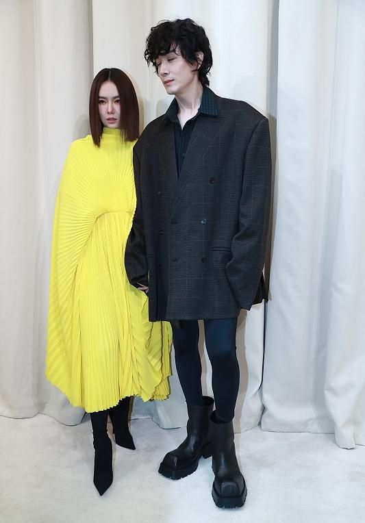 生圖曝光張柏芝的臉徹底崩盤！戚薇老公穿女人打底褲，劉雯換髮型