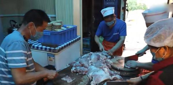 陝西大哥獨創美食，6元漲至22元，稱霸縣城20年，不怕別人學技術