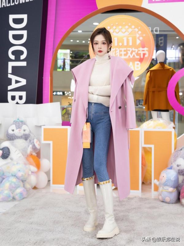 她是天貓服飾一姐，單場直播帶貨超2000萬，粉絲叫她換裝狂人