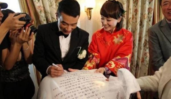 向太內定的兒媳婦,卻跟陳冠希傳出緋聞,最後嫁給大16歲的陳小春 向太內定的兒媳婦,卻跟陳冠希傳出緋聞,最後嫁給大16歲的陳小春