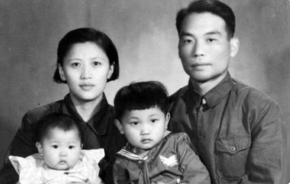 毛主席稱他一個人頂幾個師，朱鎔基為他落淚，親自到醫院探望