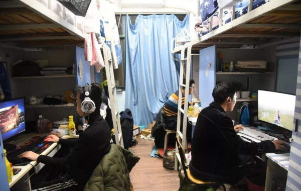 &OpenCurlyDoubleQuote;夜晚10點半&rdquo;的清華是什麼樣？優秀的人一直在努力，太勵志了