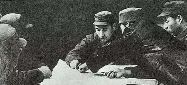 四平保衛戰，新華社報道中提到國民黨軍使用的火箭炮是什麼武器？