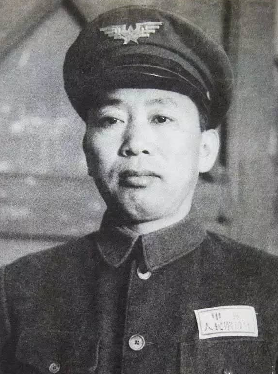 時隔24年後，翟雲英來到丈夫劉亞樓墓前：你交代我的事，都完成了