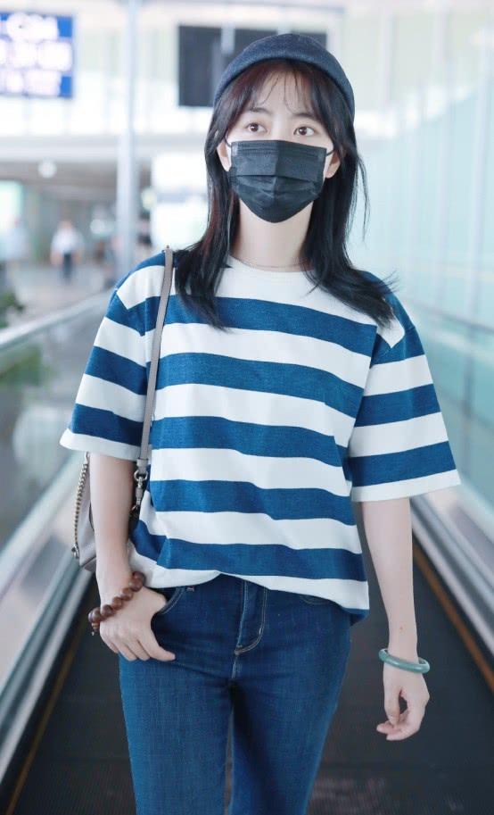 譚松韻牛仔褲穿出少女感