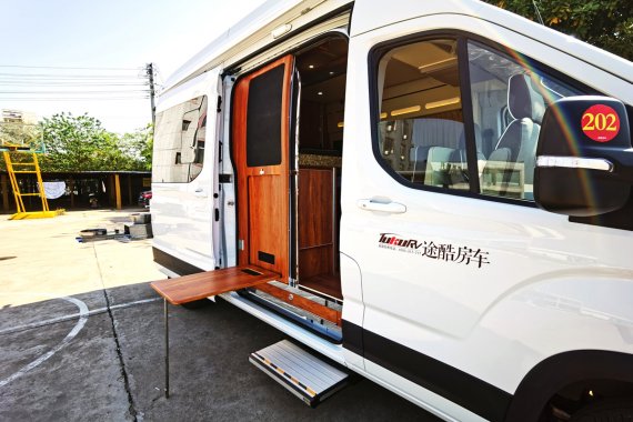 B型房車竟然藏三張床,配置齊全堪比C型房車,途酷神行者D590房車 B型房車竟然藏三張床,配置齊全堪比C型房車,途酷神行者D590房車