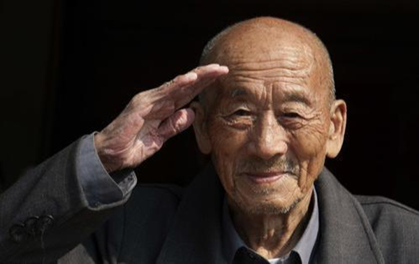 山西90歲老兵,證件丟了無法證明身份,指著博物館牆上:這就是我 山西90歲老兵,證件丟了無法證明身份,指著博物館牆上:這就是我