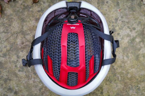 帶磁性底座 Bontrager推出新的Circuit頭盔 帶磁性底座 Bontrager推出新的Circuit頭盔