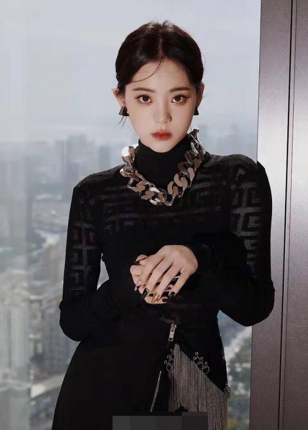 這是今年的新流行？看看女明星的太陽花眼睫毛