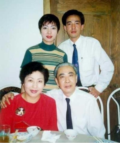 毛主席見京劇演員李炳淑時,因何事對曾希聖說:你還是忍痛割愛吧 毛主席見京劇演員李炳淑時,因何事對曾希聖說:你還是忍痛割愛吧