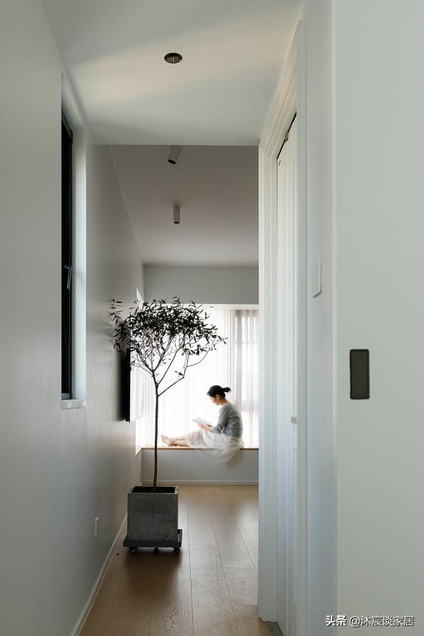 她把空間重組後,讓客廳不再是主角,想不到竟這麼實用,非常舒適 她把空間重組後,讓客廳不再是主角,想不到竟這麼實用,非常舒適