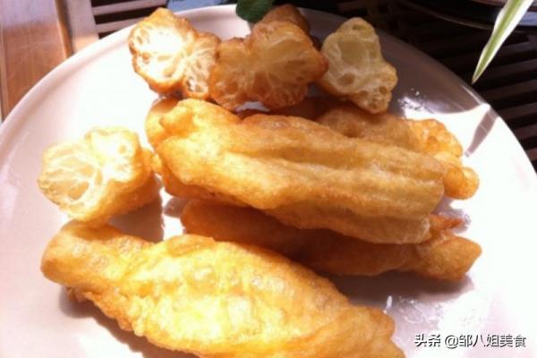 原來炸油條很簡單，想吃就做，個個空心蓬鬆，金黃酥脆，教您方法