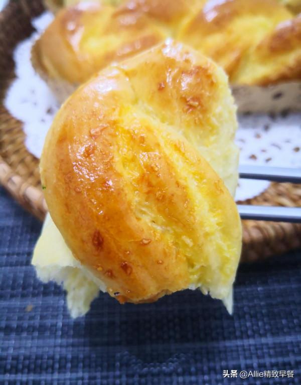 復刻麵包房的麻花小麵包，椰香柔軟又拉絲，學會了隨吃隨做，厲害