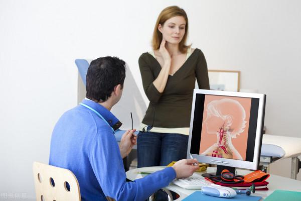 房顫和頸動脈斑塊發現後，一定要正規療，否則會腦梗偏癱