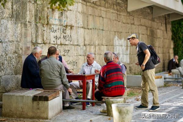 阿爾巴尼亞騙局：“傳銷”遇到無知，一場騙局毀掉一個國家