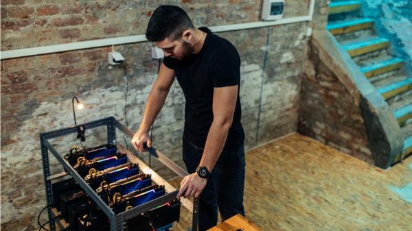 伊朗繼續打擊非法加密採礦，沒收數百臺礦機