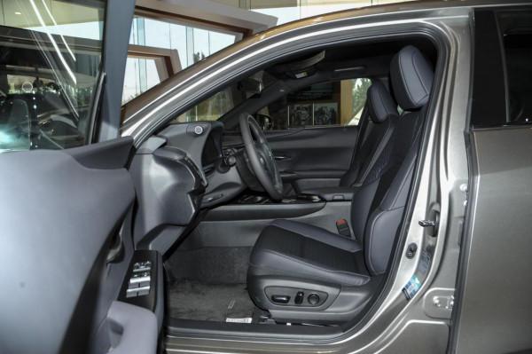 體驗雷克薩斯UX，提速穩設計好，配2.0L自吸引擎，操控性不錯