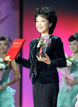 從央視主持人到特型演員，黃薇經歷了4次轉折