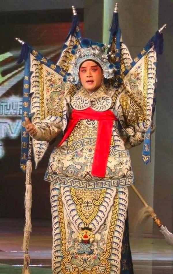 娶了初戀，幾十年無緋聞的6位男星，真的很不容易