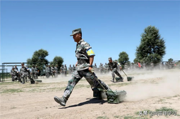 軍營“八味”臘八粥，“粥”到暖心