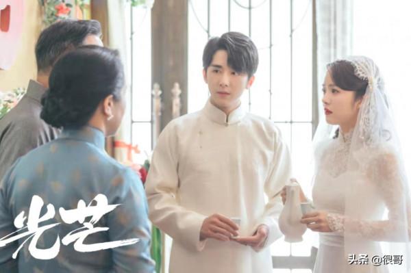 光芒中隱藏著兩位87版紅樓夢中的演員,認出了柳湘蓮,沒認出賈璉 光芒中隱藏著兩位87版紅樓夢中的演員,認出了柳湘蓮,沒認出賈璉