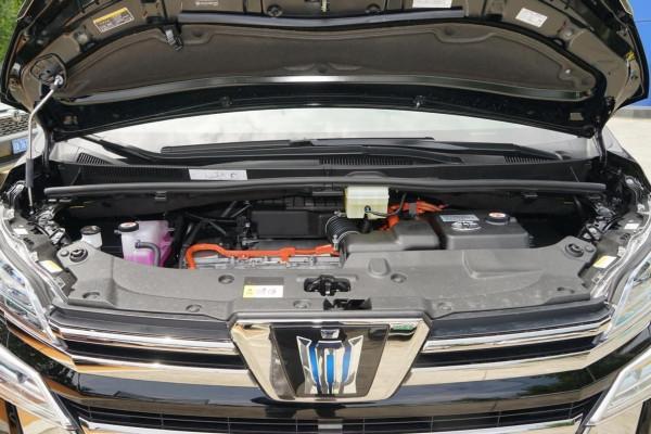 不加價的日系MPV，更換“皇冠車標”，外形霸氣十足，實拍威爾法