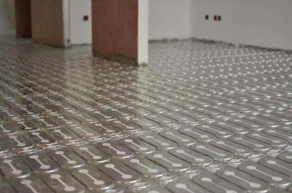 冬天太冷，趕緊開暖氣，還好我家裝的是這種厚度不到2cm的地暖