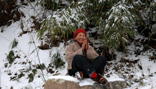 王芝霞:中年頓悟歸隱終南山,45年不見家人,自稱能與佛祖對話 王芝霞:中年頓悟歸隱終南山,45年不見家人,自稱能與佛祖對話