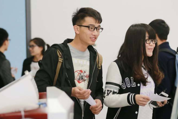 北大考試院長秦春華,提議將大學談戀愛,納入大學新生必修課之一 北大考試院長秦春華,提議將大學談戀愛,納入大學新生必修課之一