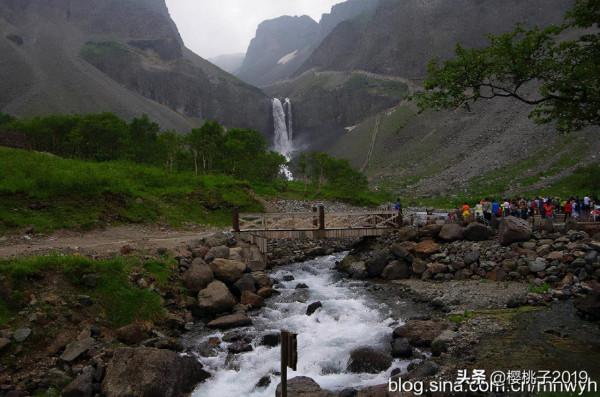 為什麼長白山瀑布遊客不能近身觀賞(圖) 為什麼長白山瀑布遊客不能近身觀賞(圖)