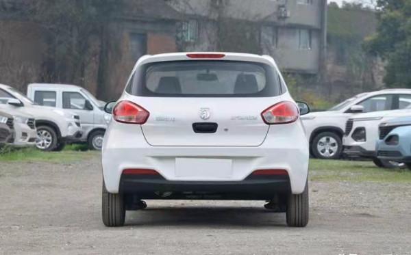 寶駿310,外觀年輕化,油耗為5.1L,搭載1.2L引擎,4.09萬元 寶駿310,外觀年輕化,油耗為5.1L,搭載1.2L引擎,4.09萬元