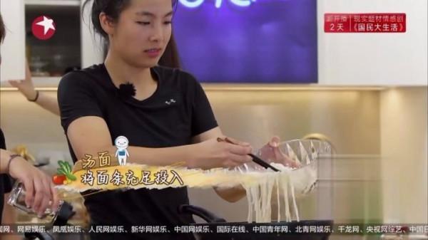 “看人下菜”李靜：出身於工人家庭，成名後卻對素人頤指氣使