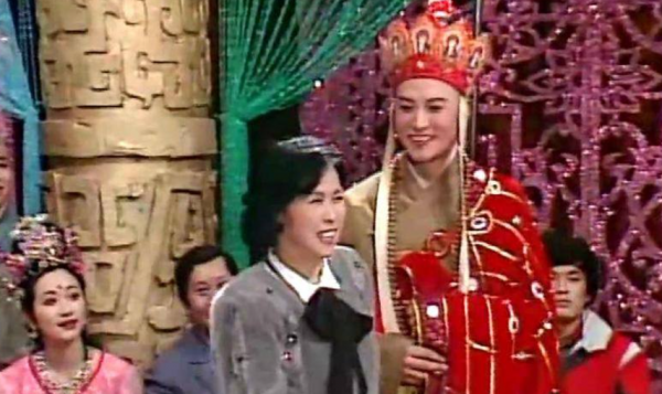 歷屆春晚經典現場，83年國寶大熊貓表演雜技，87年西遊記劇組重聚