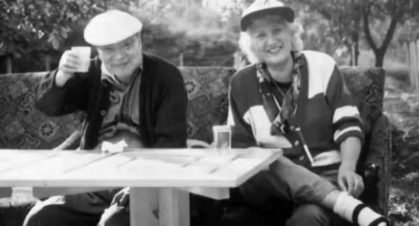 馮亦代“熱戀”黃宗英，臨終要求與前妻合葬，二妻表示：可以理解