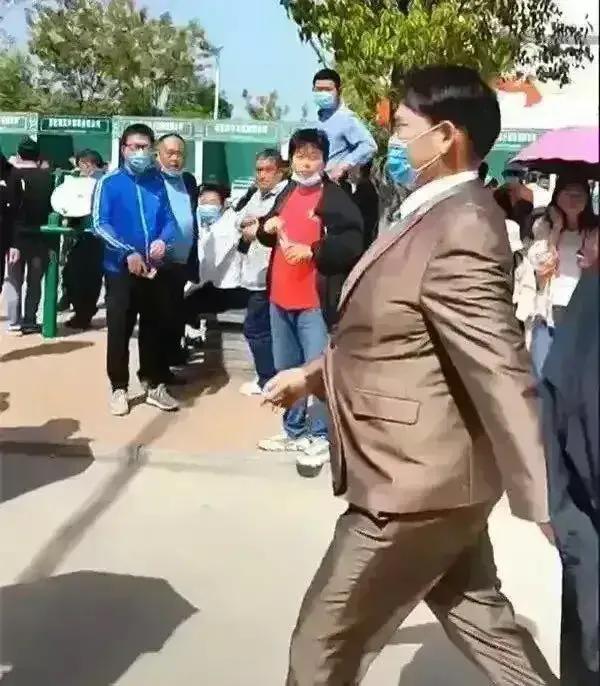 大衣哥和陸樹銘的判若兩人 大衣哥和陸樹銘的判若兩人