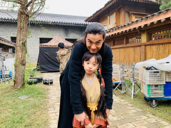 《三生三世十里桃花》開播五週年，“小應離”長大撞臉歐陽娜娜？