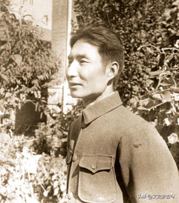 他是太原首任市委書記，建國後官至紡織工業部顧問，享部長級待遇