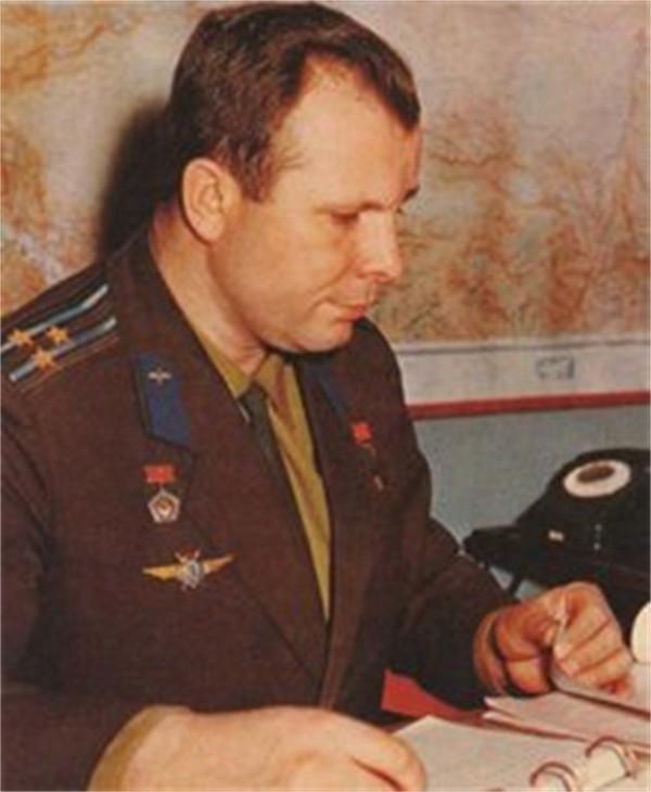 乘坐203處故障飛船升空,明知必死無疑,返回地球時僅剩一塊足骨 乘坐203處故障飛船升空,明知必死無疑,返回地球時僅剩一塊足骨