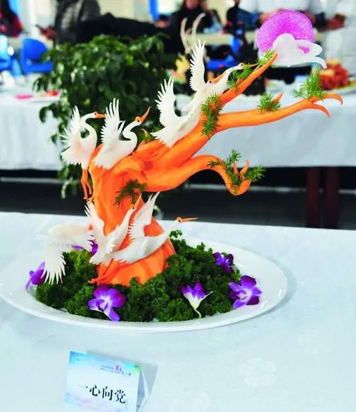 是食堂先動的手