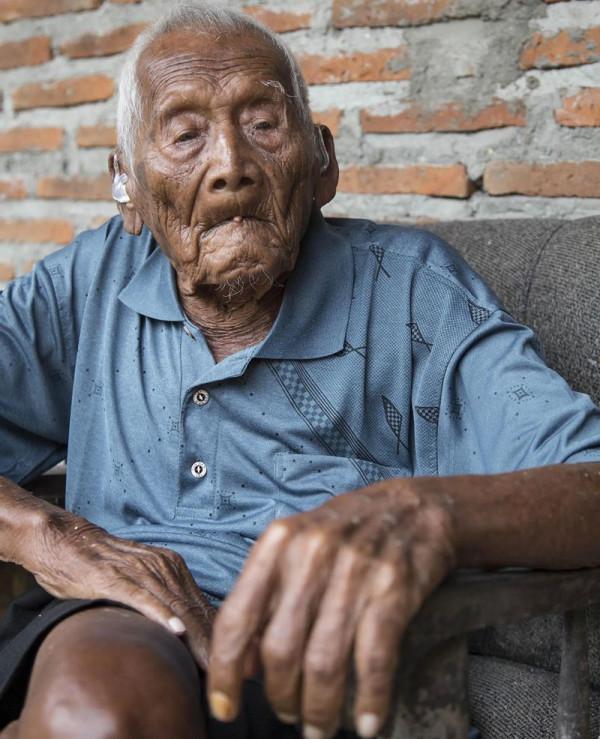 4年前，印尼一名146歲的老翁去世，官方承認他的年齡，吉尼斯不認