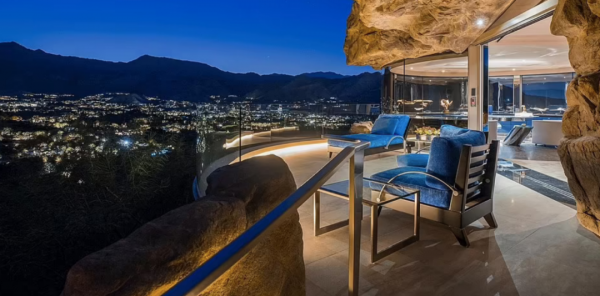 美國豪宅叫價$5000萬速賣出 位處沙漠 家中竟有水族館海底隧道